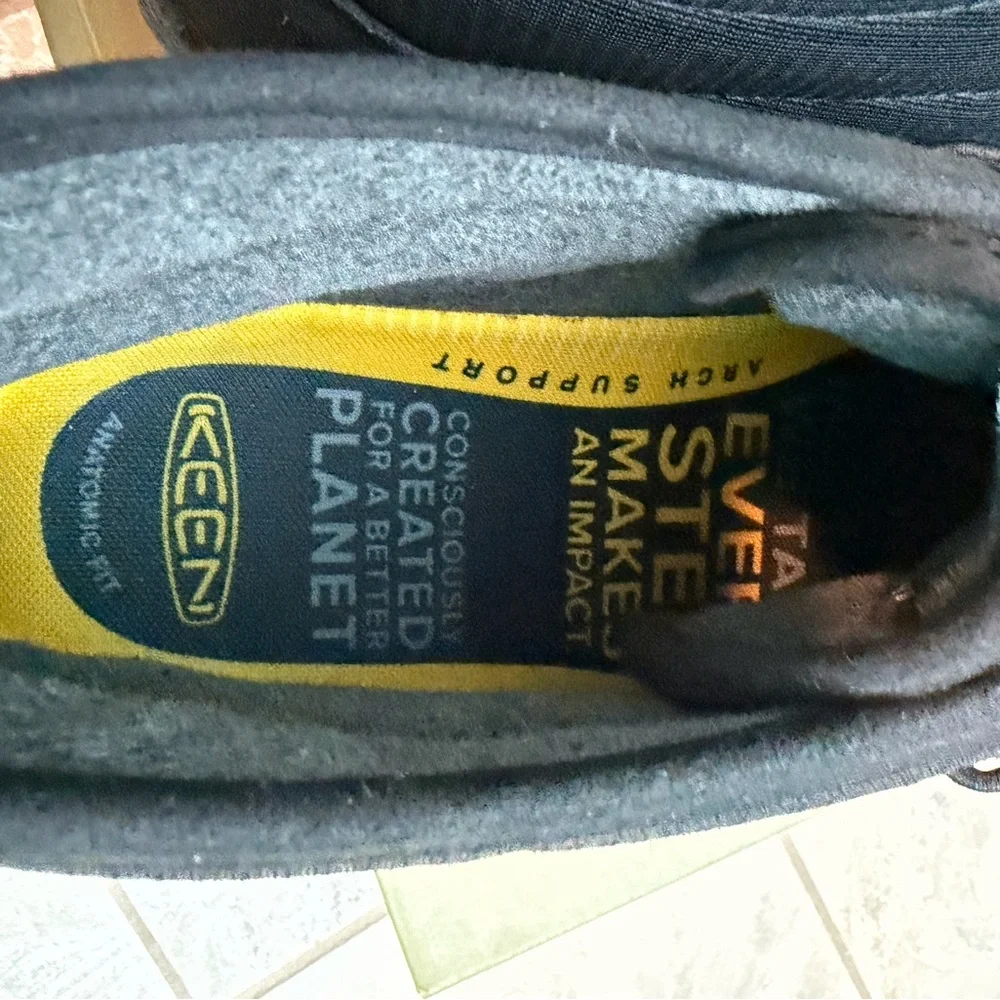 KEEN Men's Black Howser II Chukka Boots Size 10.5